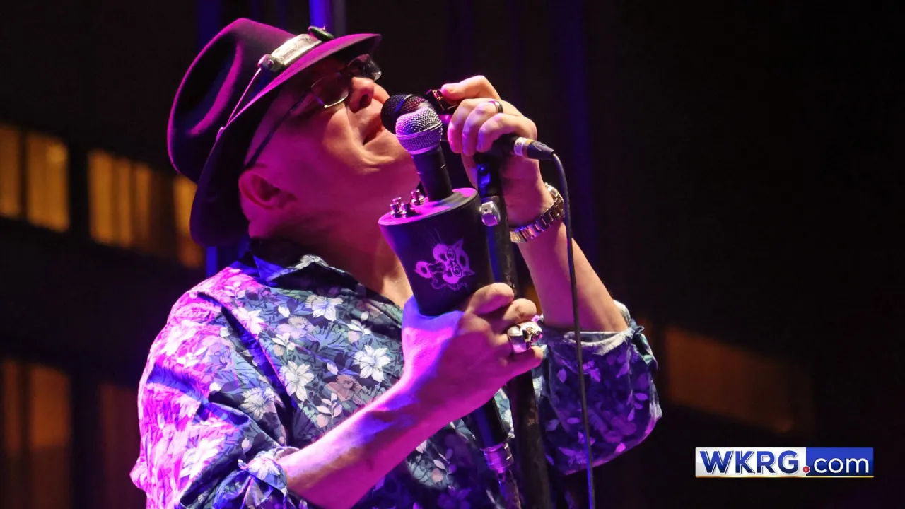 Blues Traveler live on tour